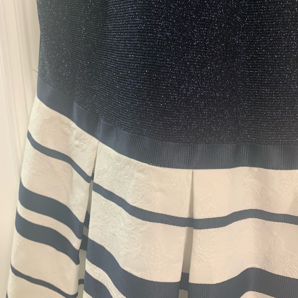 Carmen Marc Valvo dress Size 8 brand new!